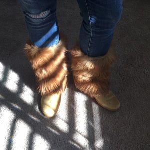 Real fur snow boots, 8